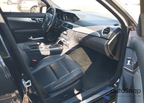 2014 Mercedes-Benz C 300 Luxury 4Matic/Sport 4Matic из США, поврежденный, VIN WDDGF8AB6ER311632